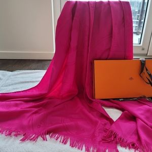 Hermes Classic cashmere and silk shawl Fuchsia